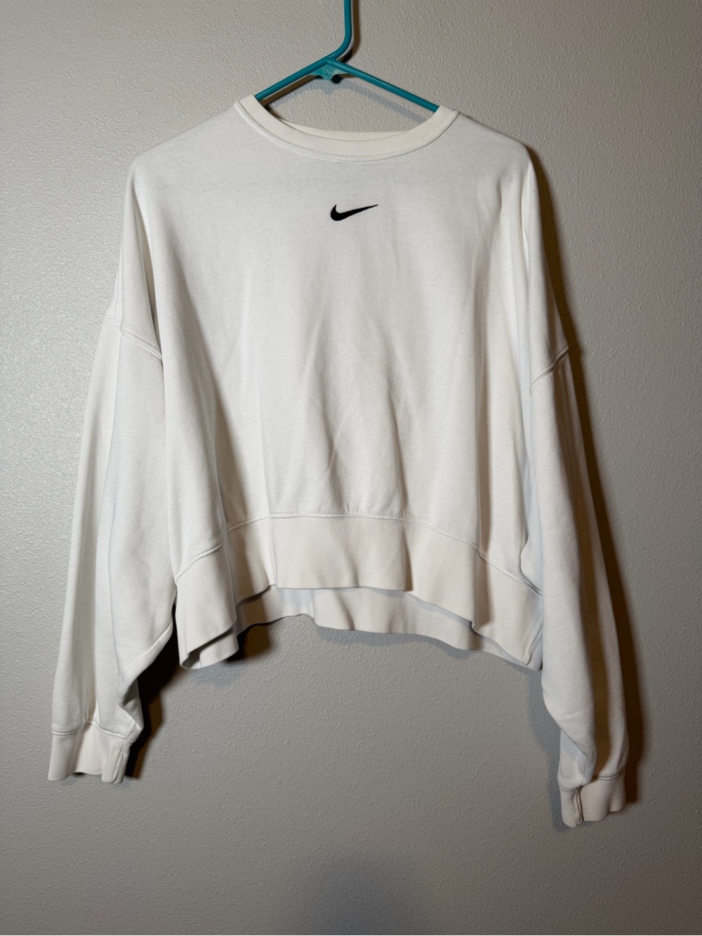 Nike white crew neck pullover sweatshirt